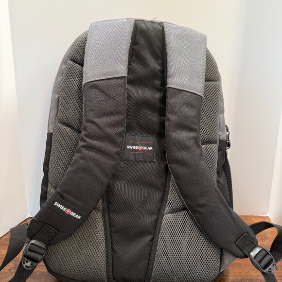 Swiss Backpack - Picture 2 of 4